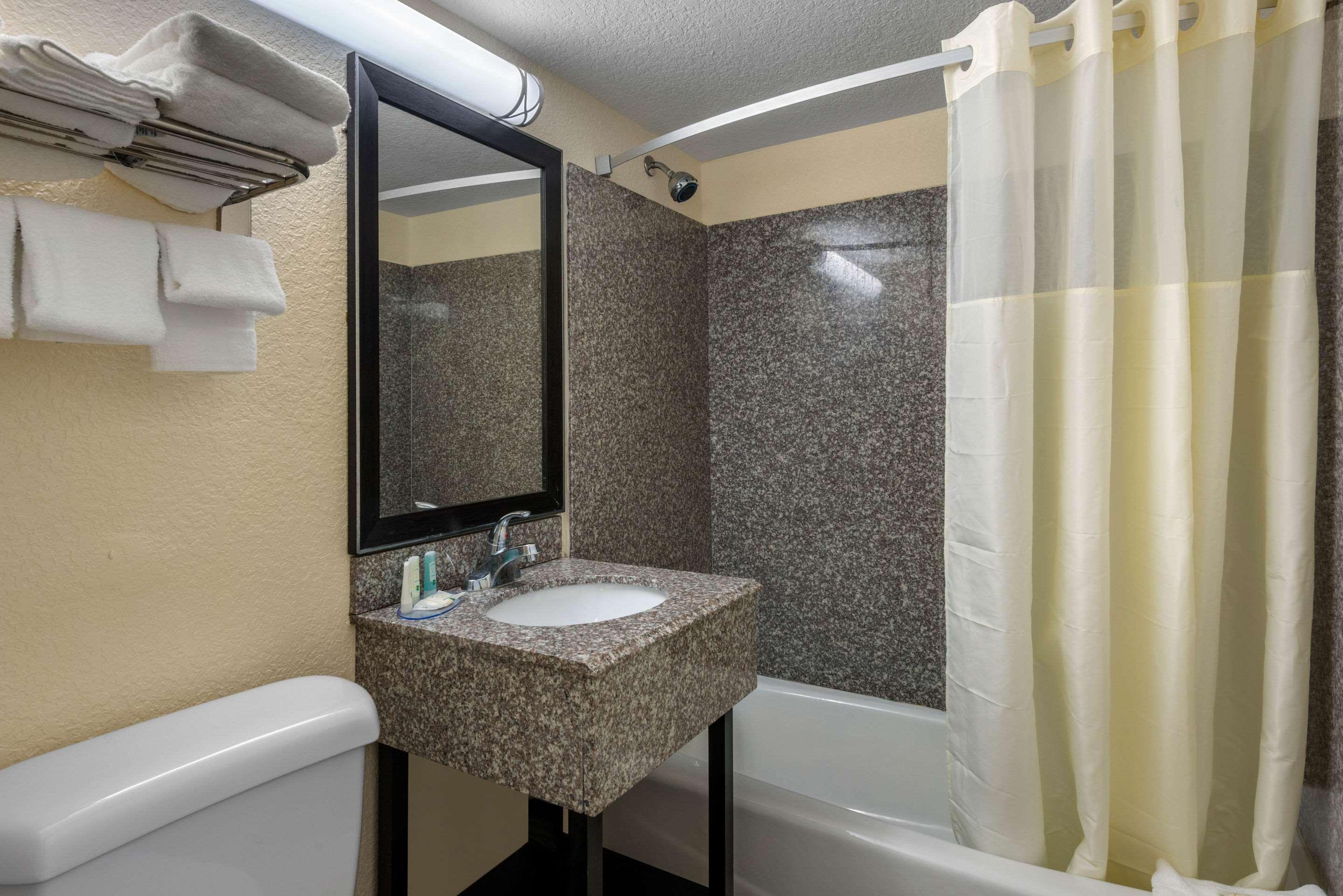 Quality Oceanfront Inn 2*