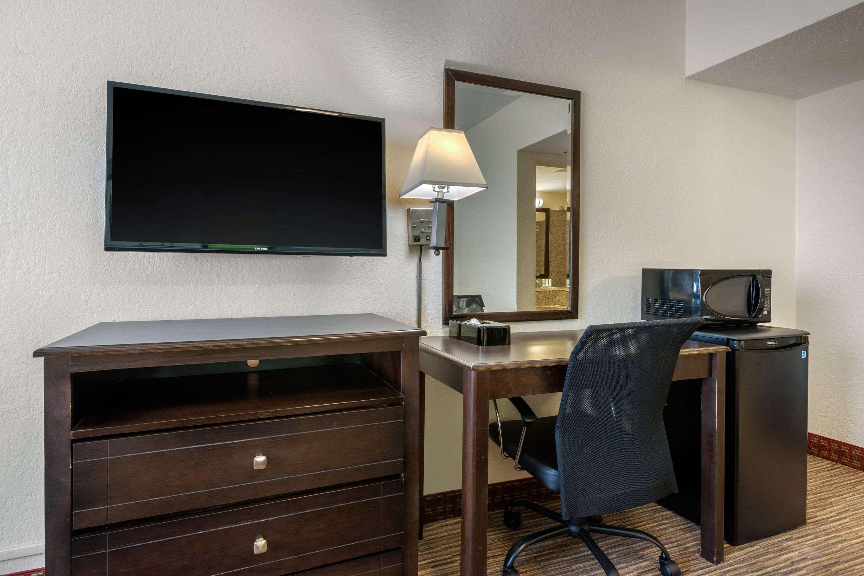 Inn Quality Daytona Oceanfront 2*